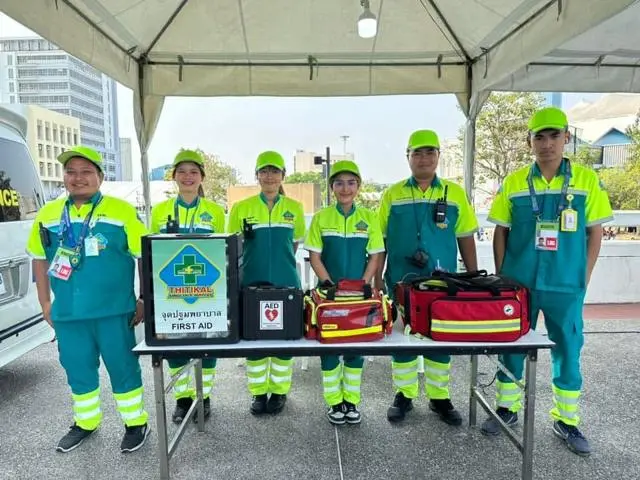ทีมพร้อมอุปกรณ์ปฐมพยาบาล — ฐิติกาล Thitikal Ambulance