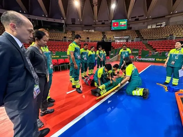ขบวนรถพยาบาลและทีมงาน — ฐิติกาล Thitikal Ambulance
