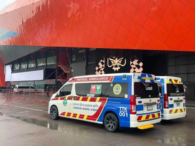 รถพยาบาลพร้อมออกปฏิบัติงาน — ฐิติกาล Thitikal Ambulance