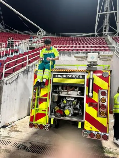รถดับเพลิงและทีมประจำสนาม — ฐิติกาล Thitikal Ambulance