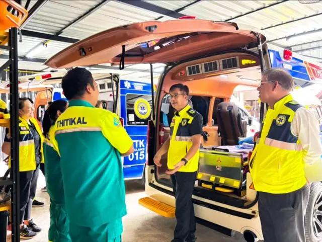 อุปกรณ์การแพทย์บนรถพยาบาล — ฐิติกาล Thitikal Ambulance