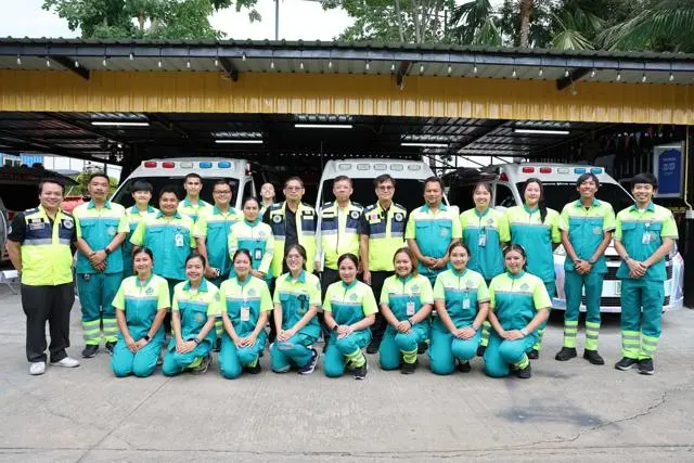ทีมงานพร้อมขบวนรถพยาบาล — ฐิติกาล Thitikal Ambulance