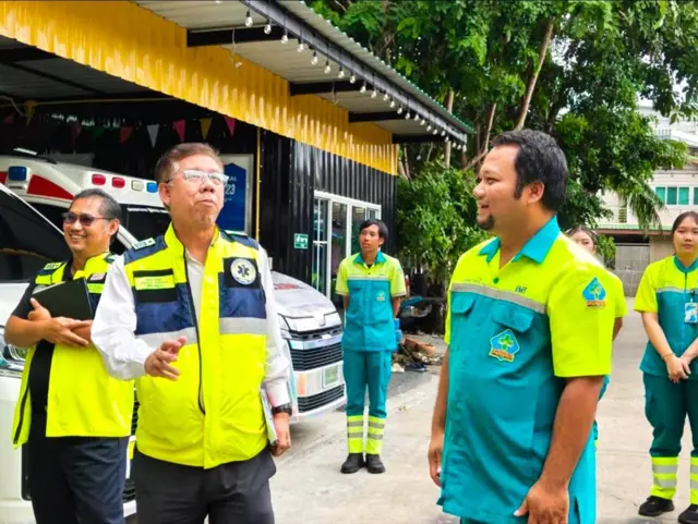ผู้บริหารและทีมที่ศูนย์รถพยาบาล — ฐิติกาล Thitikal Ambulance